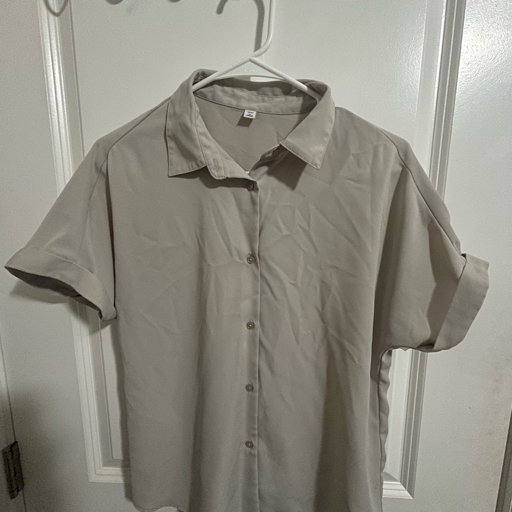 GU Women’s Gray Short Sleeve Shirt